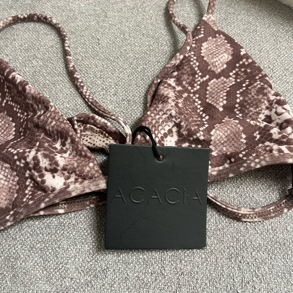 Acacia bikini top size Large NWT